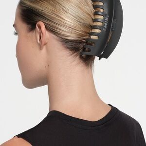 SKIMS Charcoal Hair Claw Clip